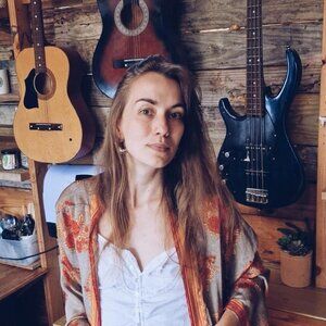 Abercrombie & Fitch White floral lace top with button-up detail #floral #lace